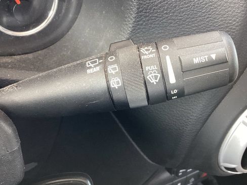Used 2016 Jeep Wrangler Unlimited Sahara w/ Connectivity Group AWD/4WD image 15