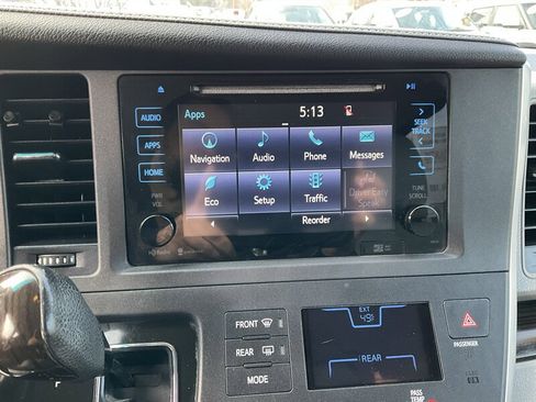 Used 2015 Toyota Sienna XLE w/ XLE Navigation Package image 20