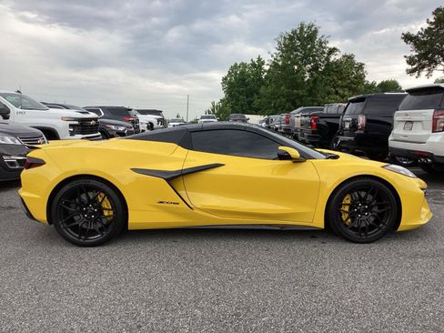 Used 2025 Chevrolet Corvette Z06 RWD image 6