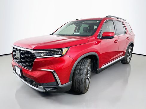 Used 2025 Honda Pilot Elite image 3