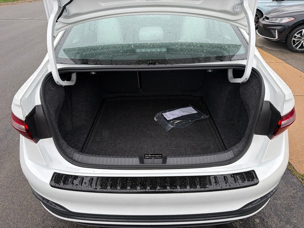 Certified 2026 Volkswagen Jetta SE FWD image 7