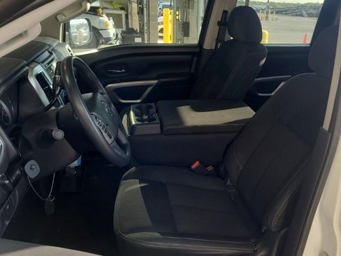 Used 2018 Nissan Titan SV AWD/4WD image 12
