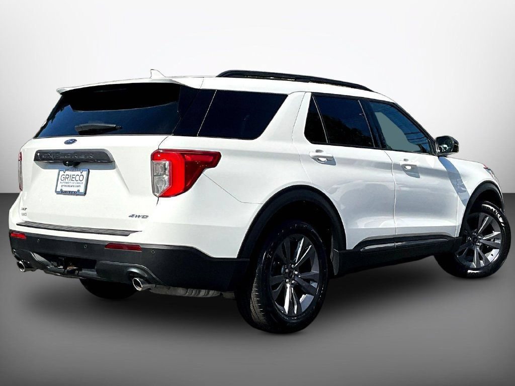 Used 2023 Ford Explorer XLT w/ Equipment Group 202A AWD/4WD image 7