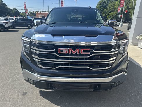 Used 2024 GMC Sierra 1500 SLT AWD/4WD image 3