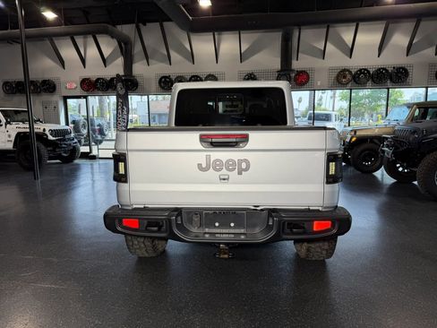 Used 2023 Jeep Gladiator Rubicon w/ Cold Weather Group AWD/4WD image 12