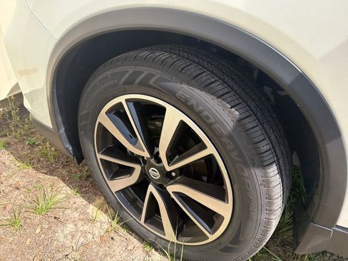 Used 2019 Nissan Rogue SL FWD image 12
