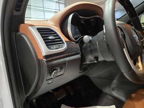Used 2018 Jeep Grand Cherokee Summit image 19