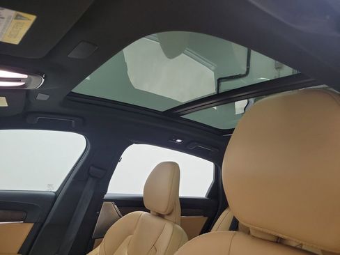 Certified 2023 Volvo S90 B6 Ultimate w/ Lounge Package image 19