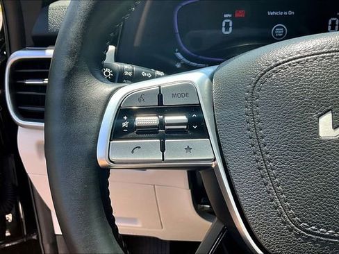 Used 2025 Kia Telluride S FWD image 11