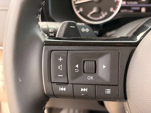 Certified 2025 Nissan Pathfinder SL FWD image 28