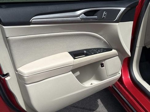 Used 2020 Ford Fusion SE FWD image 7