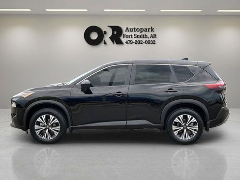 Used 2023 Nissan Rogue SV FWD image 3