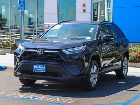 Used 2024 Toyota RAV4 LE AWD/4WD image 3