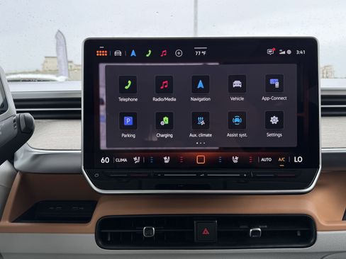 Used 2025 Volkswagen ID. Buzz 1st Edition image 24