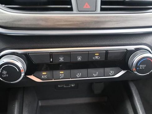 Used 2025 Nissan Altima 2.5 SV FWD image 11
