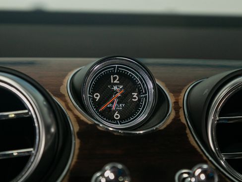 Used 2019 Bentley Bentayga image 42