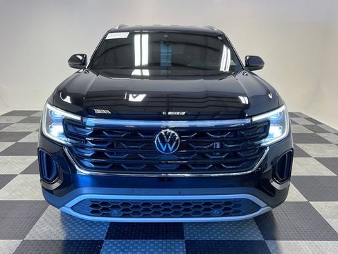 Certified 2024 Volkswagen Atlas Cross Sport SE FWD image 2