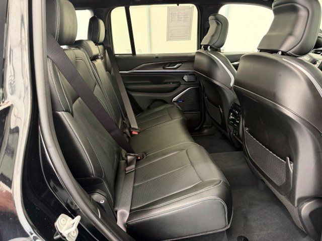 Used 2023 Jeep Grand Cherokee Overland w/ Advanced Protech Group III AWD/4WD image 25