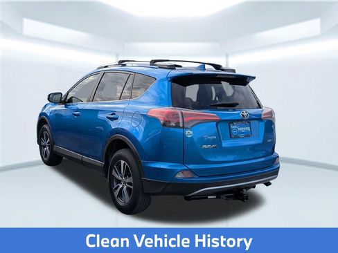 Used 2017 Toyota RAV4 XLE FWD image 2