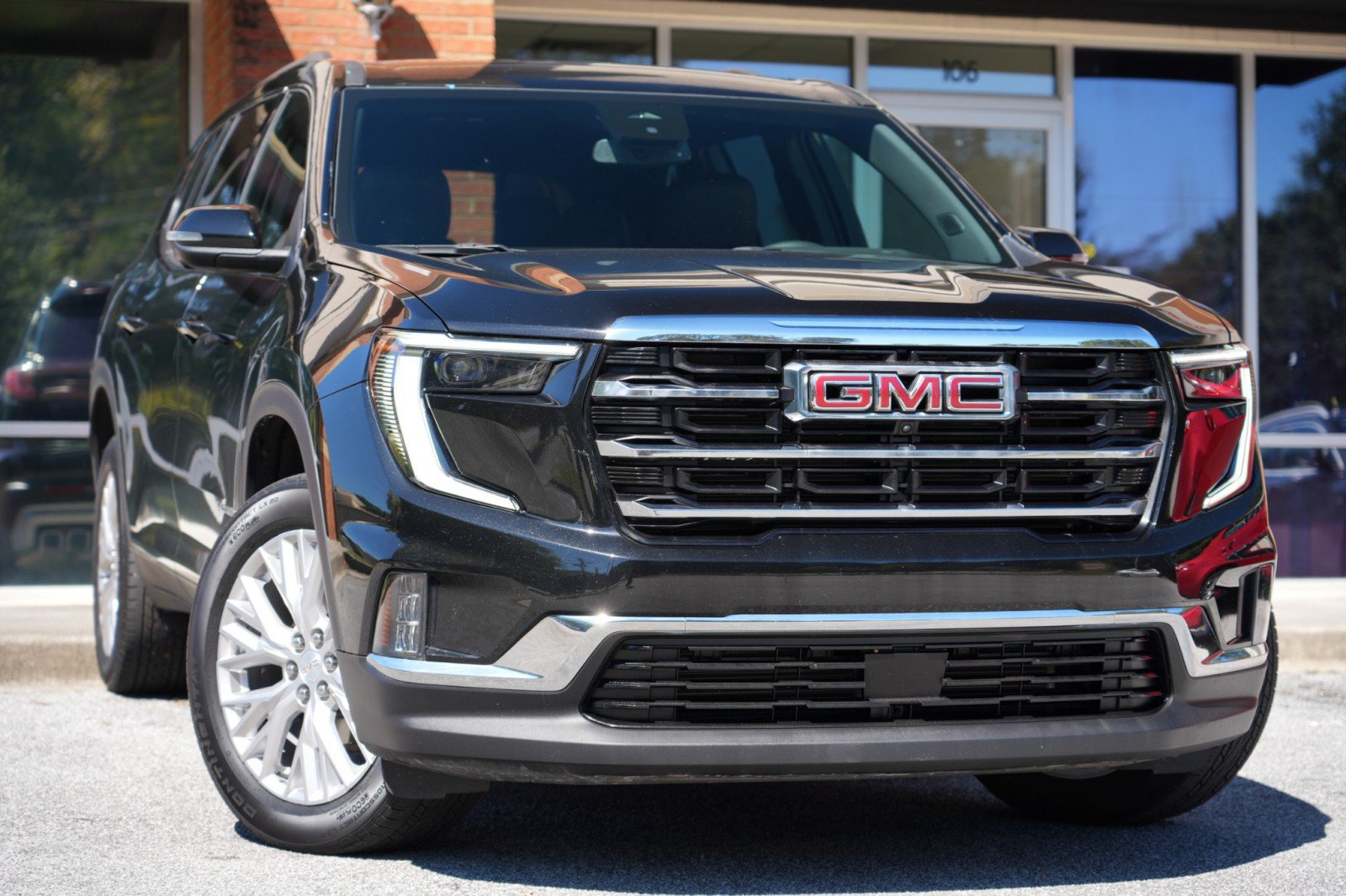 Used 2024 GMC Acadia Elevation AWD/4WD image 2