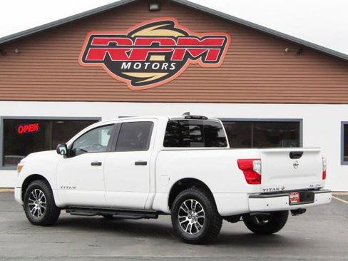 Used 2022 Nissan Titan SV w/ Accessory Utility Package image 6