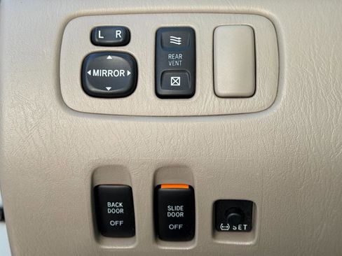 Used 2005 Toyota Sienna XLE FWD image 13