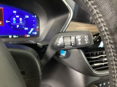 Used 2020 Ford Escape Titanium w/ Titanium Premium Package 2.0 AWD/4WD image 22