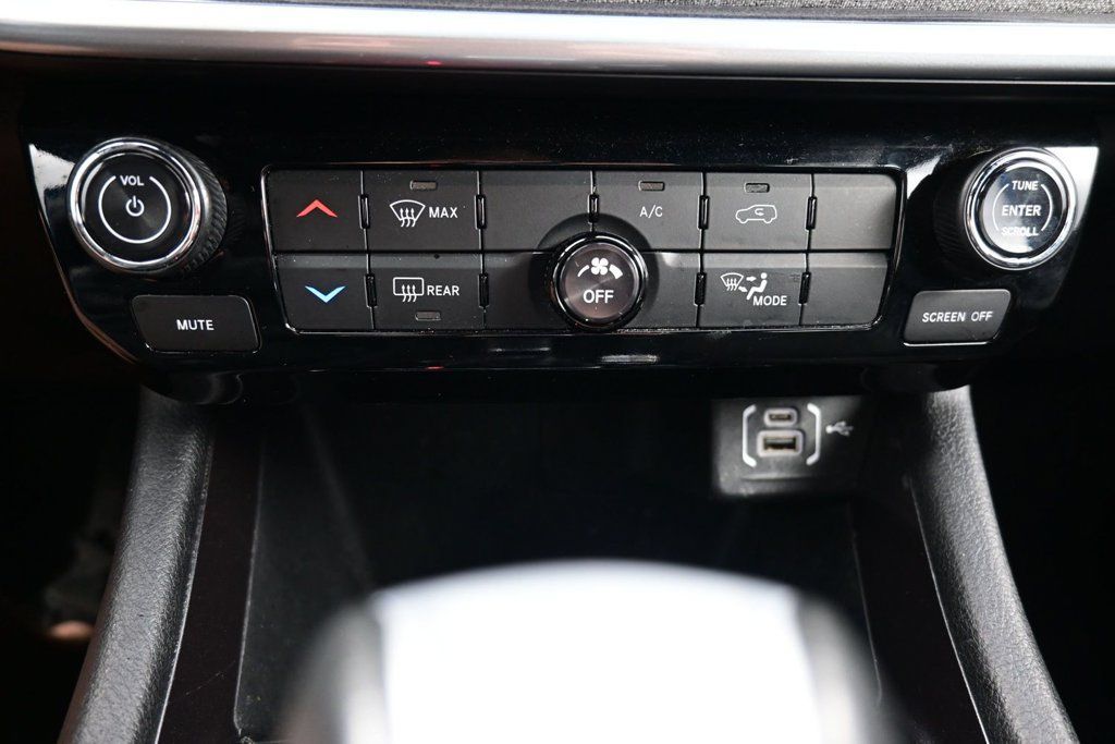 Used 2024 Jeep Compass Latitude AWD/4WD image 13