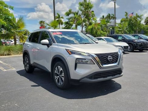 Used 2023 Nissan Rogue SV w/ SV Premium B Package FWD image 3