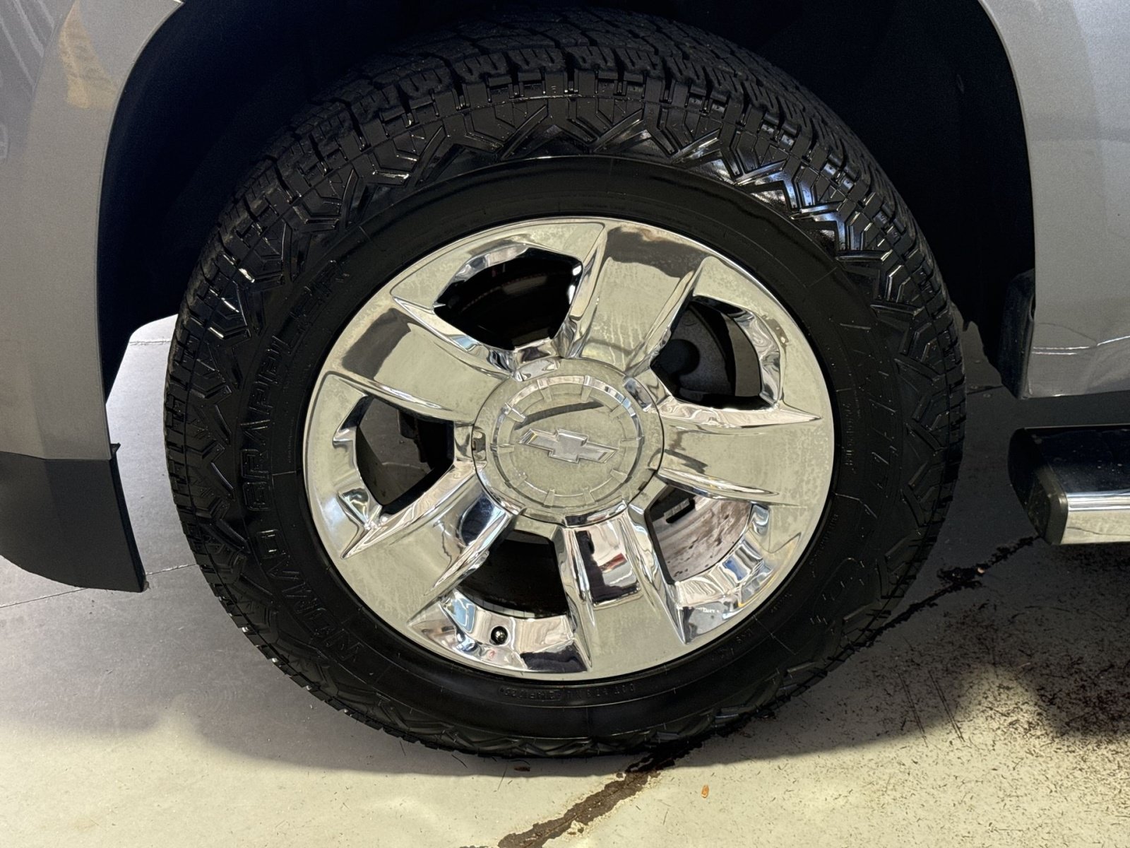 Used 2018 Chevrolet Tahoe LT w/ LT Signature Package AWD/4WD image 13