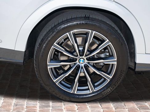 Used 2022 BMW X6 xDrive40i w/ M Sport Package AWD/4WD image 44