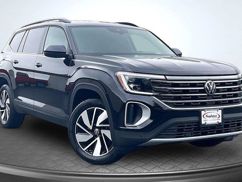 Used 2025 Volkswagen Atlas SE AWD/4WD image 13