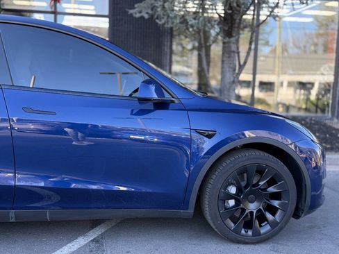 Used 2022 Tesla Model Y Long Range image 22