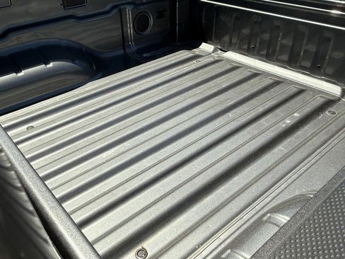 Used 2025 Nissan Frontier SV AWD/4WD image 25