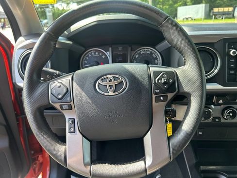 Used 2016 Toyota Tacoma SR5 AWD/4WD image 14