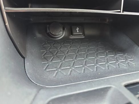 Used 2020 Toyota RAV4 XLE FWD image 31