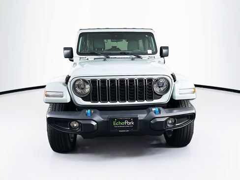 Used 2024 Jeep Wrangler Unlimited w/ Convenience Group AWD/4WD image 2