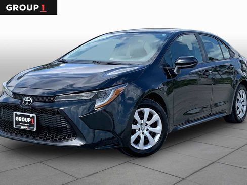Used 2021 Toyota Corolla LE FWD image 1