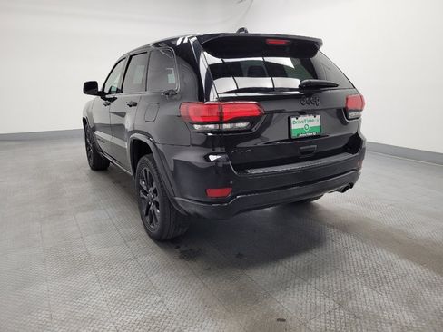 Used 2018 Jeep Grand Cherokee Altitude image 5