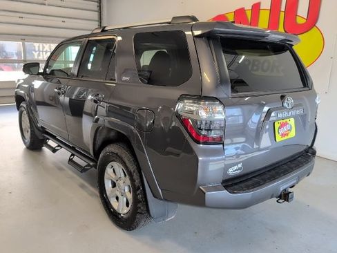 Used 2022 Toyota 4Runner SR5 Premium w/ Moonroof Package AWD/4WD image 3