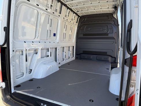 New 2025 Mercedes-Benz Sprinter 2500 image 19