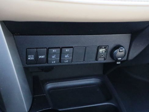 Used 2018 Toyota RAV4 Limited w/ Advanced Technology Package AWD/4WD image 18