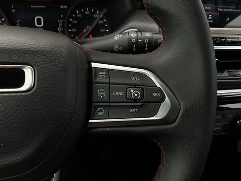 Used 2025 Jeep Compass Trailhawk image 34