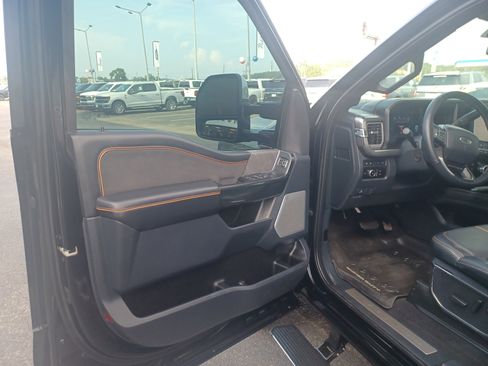 Used 2024 Ford F250 Platinum image 16