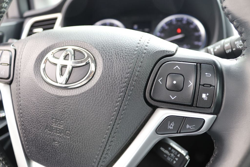 Used 2019 Toyota Highlander XLE AWD/4WD image 30
