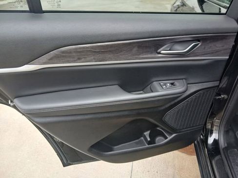 Used 2023 Jeep Grand Cherokee L Limited image 16