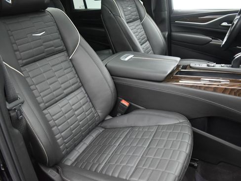 Certified 2023 Cadillac Escalade ESV Sport Platinum w/ LPO, ONYX Package image 39