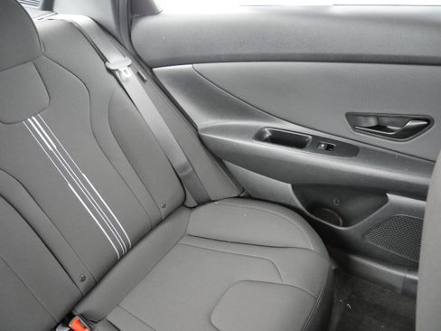 Certified 2025 Hyundai Elantra SEL image 14