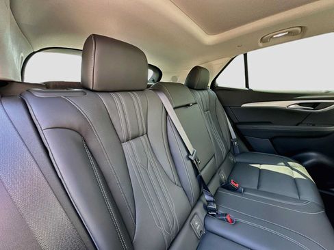 Used 2025 Buick Envision Avenir AWD/4WD image 28