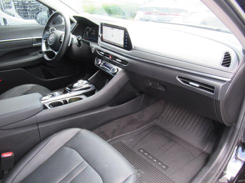 Used 2022 Hyundai Sonata Limited FWD image 11
